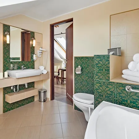 Bonum Old Town מלון 3*