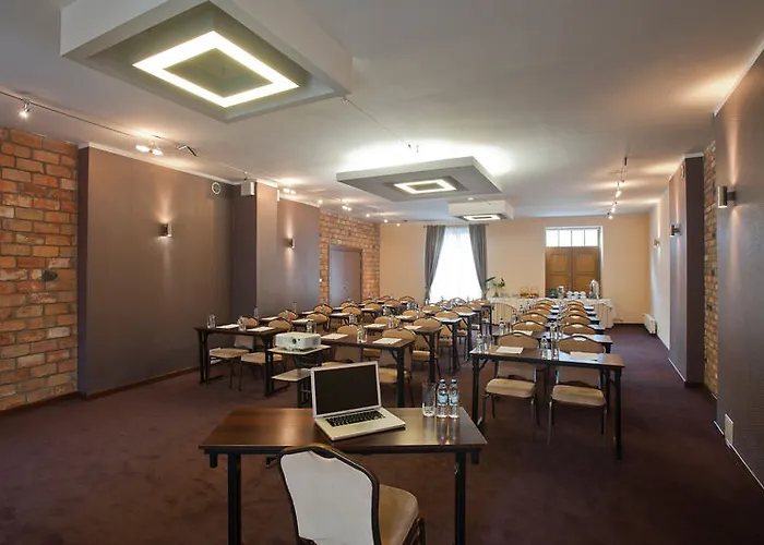 酒店 Bonum Old Town 3*